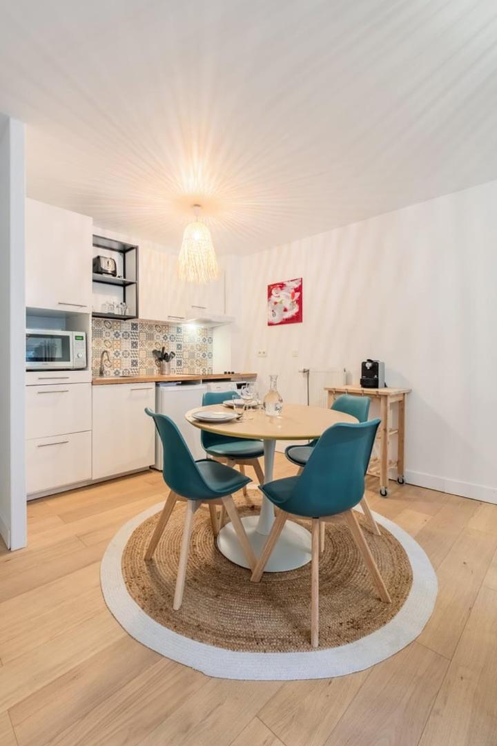 One Bedroom With Parking & Terrace Apartment *