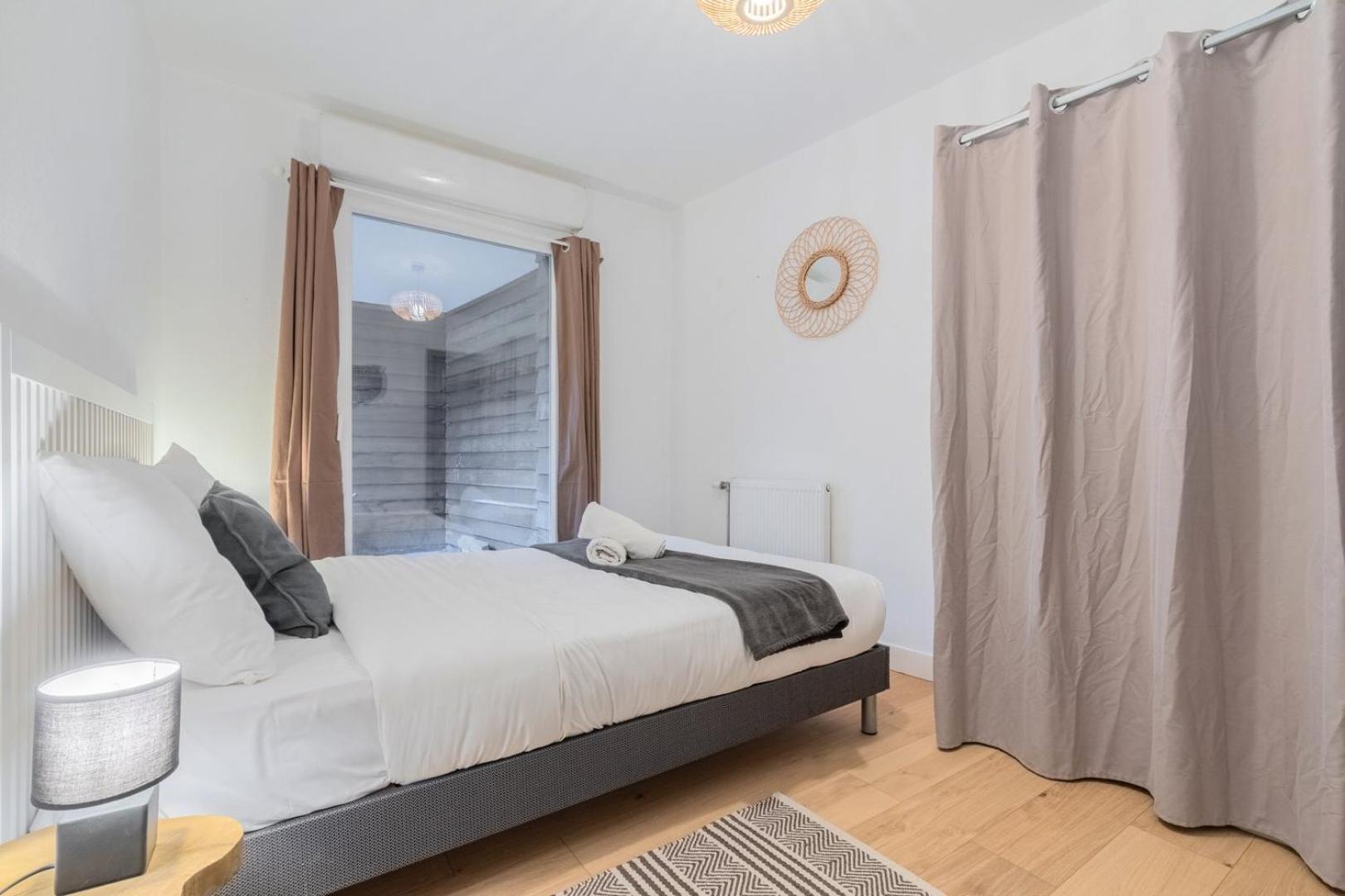 One Bedroom With Parking & Terrace * Croix