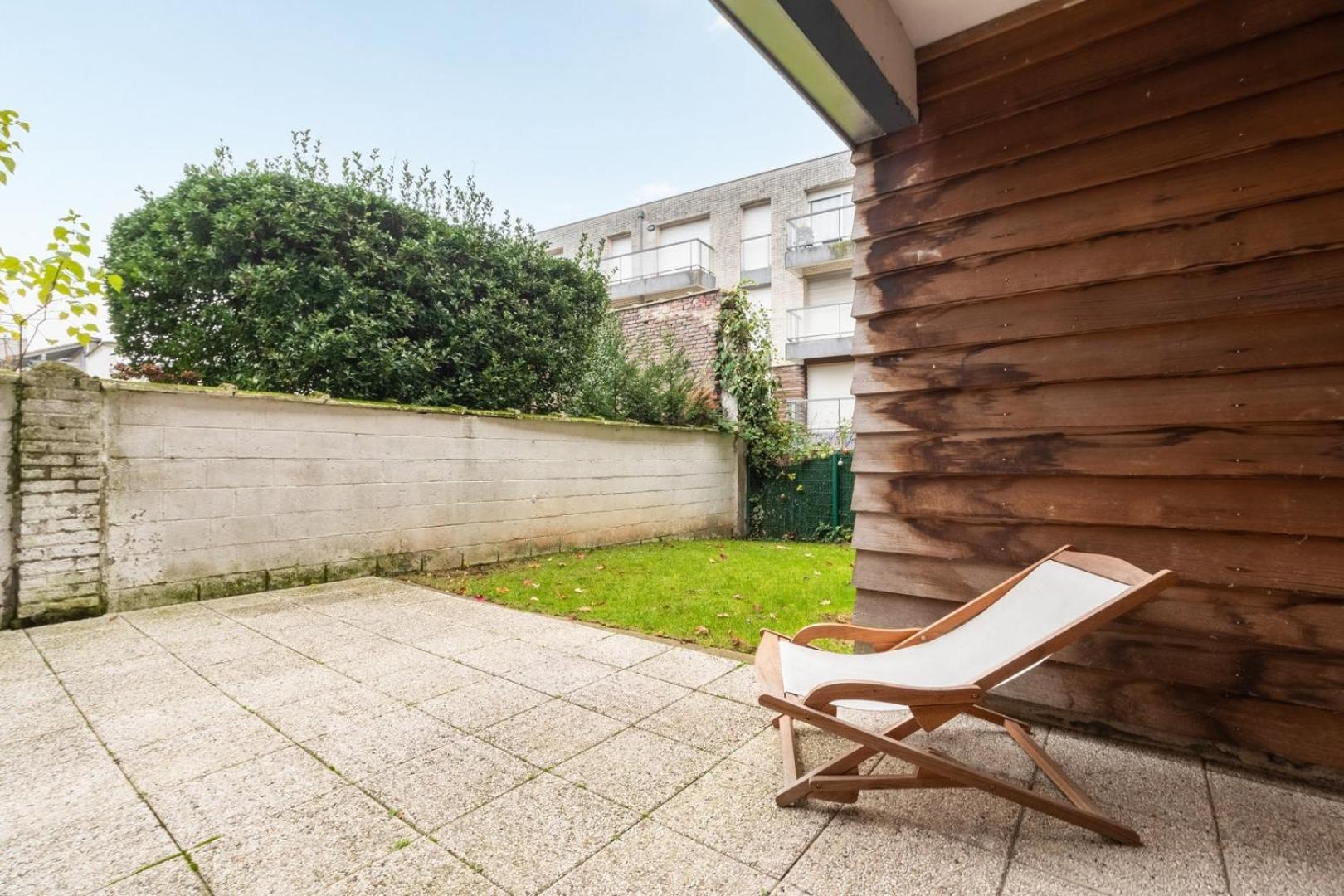 Apartment One Bedroom With Parking & Terrace *