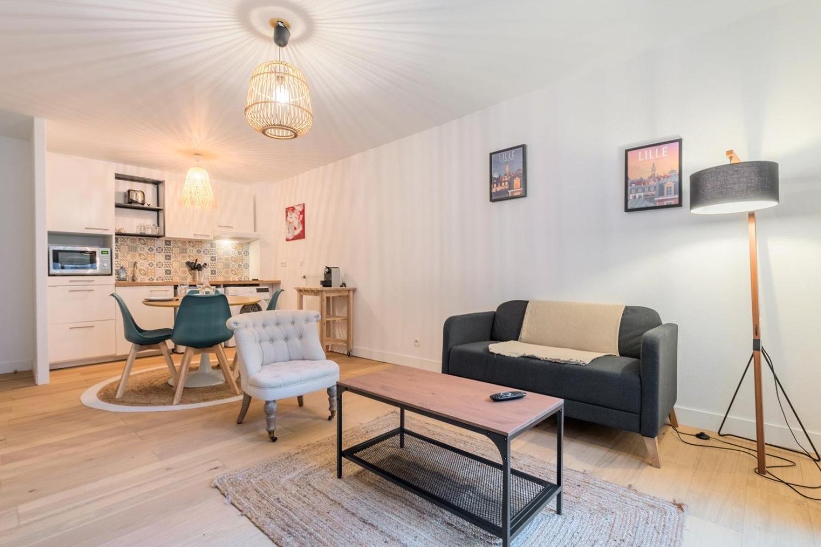Apartment One Bedroom With Parking & Terrace *